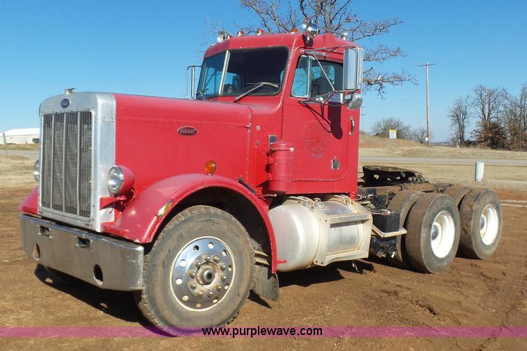 image for item K5775 1984 Peterbilt 359 semi truck