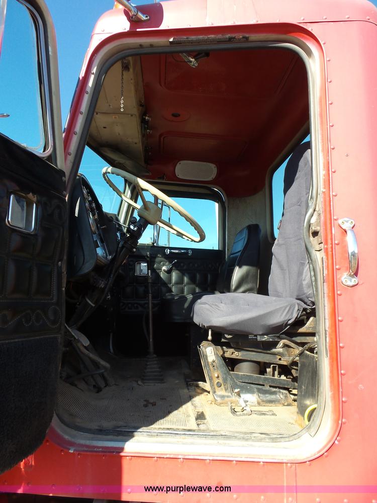 image for item K5775 1984 Peterbilt 359 semi truck