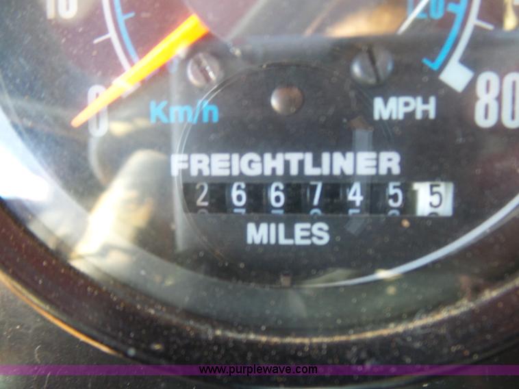 image for item K5775 1984 Peterbilt 359 semi truck