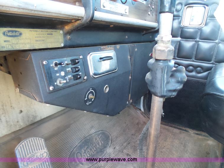 image for item K5775 1984 Peterbilt 359 semi truck