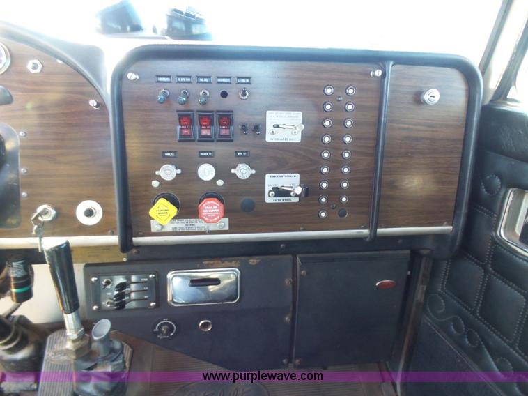 image for item K5775 1984 Peterbilt 359 semi truck