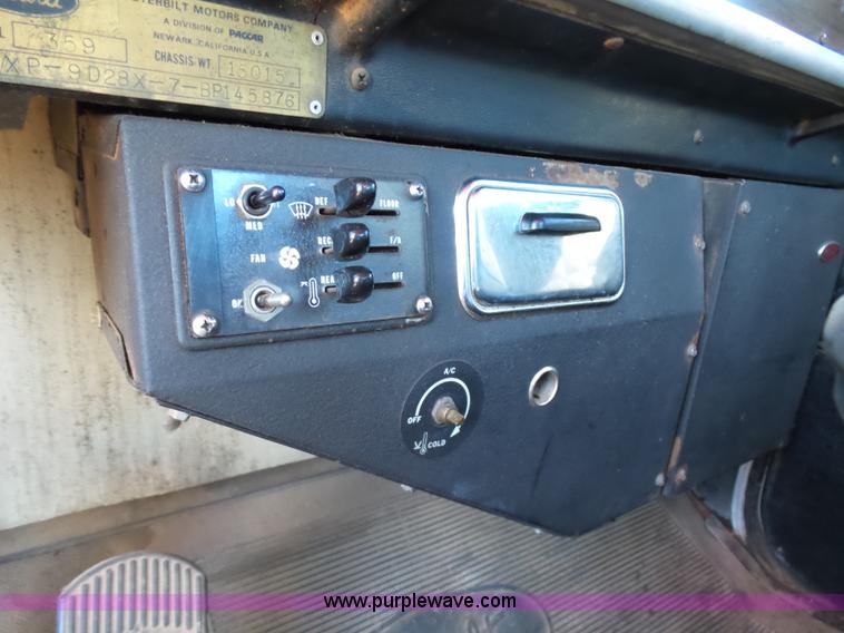 image for item K5775 1984 Peterbilt 359 semi truck