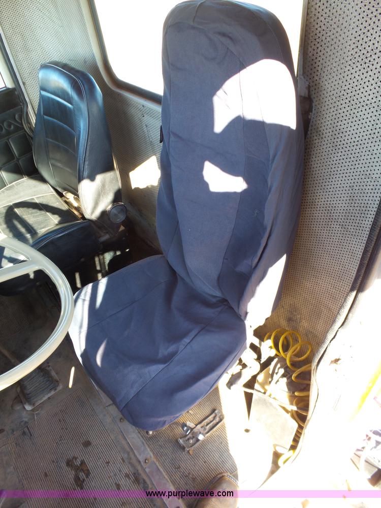 image for item K5775 1984 Peterbilt 359 semi truck