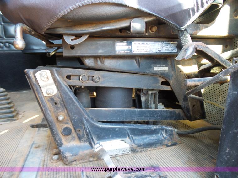 image for item K5775 1984 Peterbilt 359 semi truck