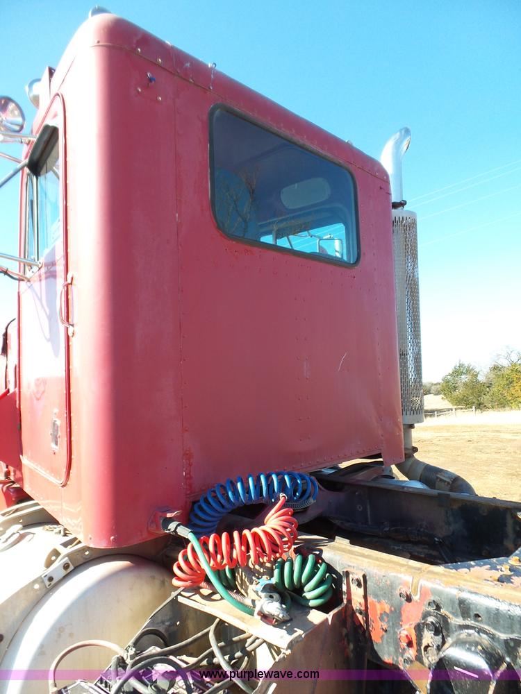image for item K5775 1984 Peterbilt 359 semi truck