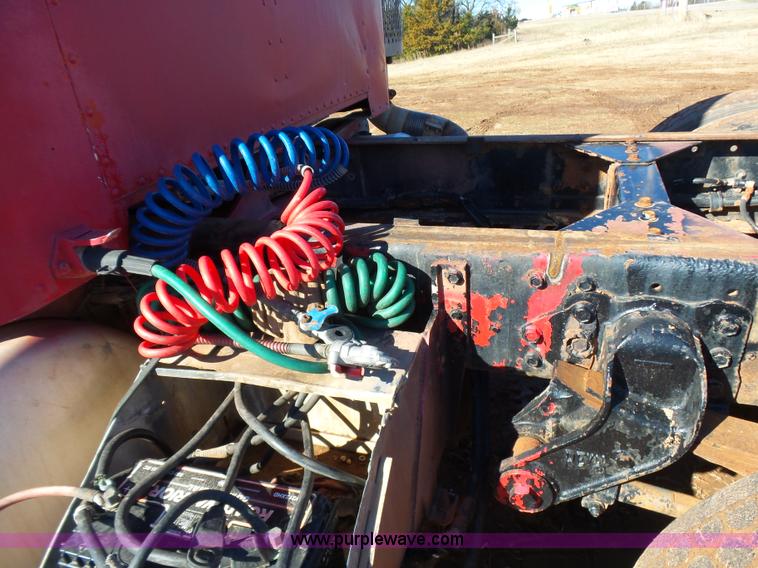 image for item K5775 1984 Peterbilt 359 semi truck