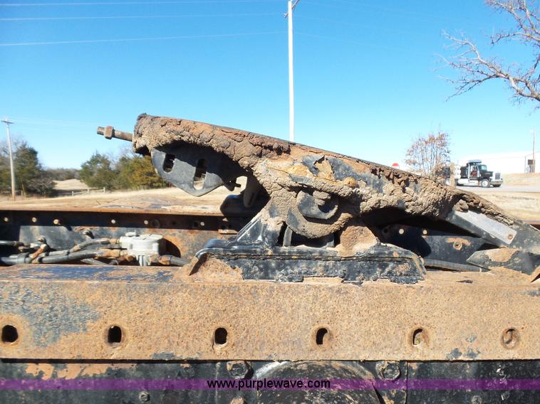 image for item K5775 1984 Peterbilt 359 semi truck