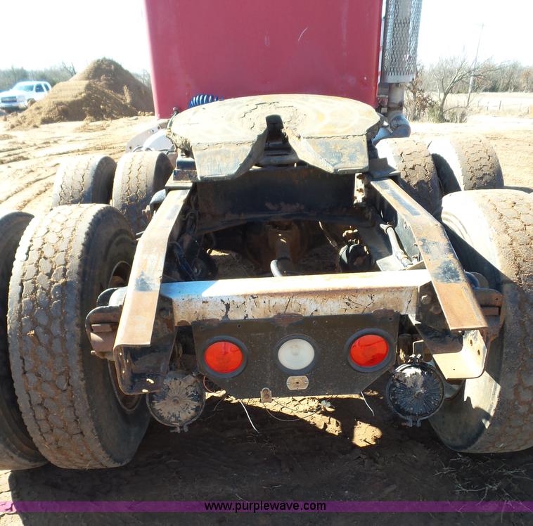 image for item K5775 1984 Peterbilt 359 semi truck