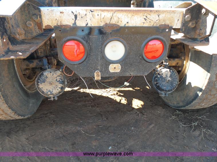 image for item K5775 1984 Peterbilt 359 semi truck