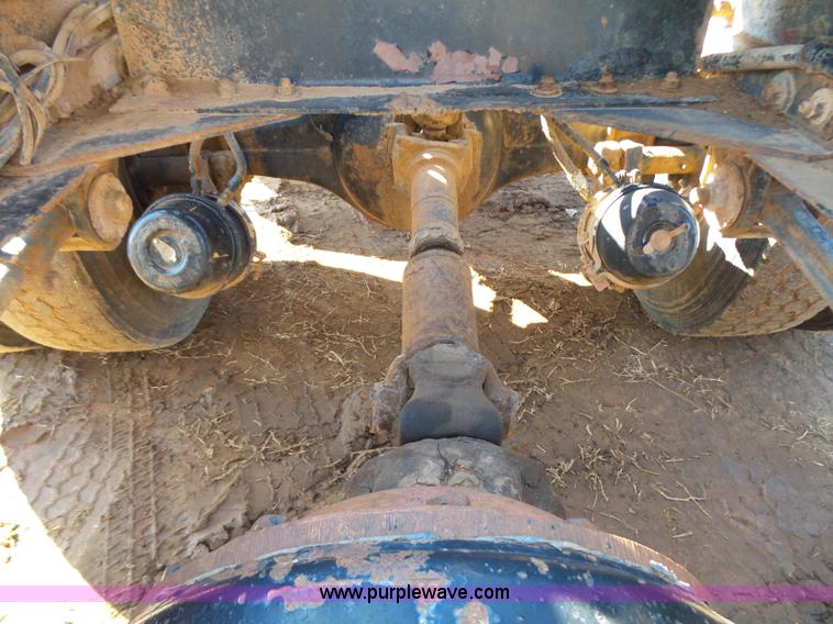 image for item K5775 1984 Peterbilt 359 semi truck