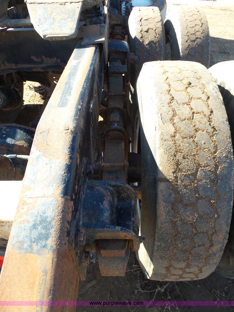 image for item K5775 1984 Peterbilt 359 semi truck