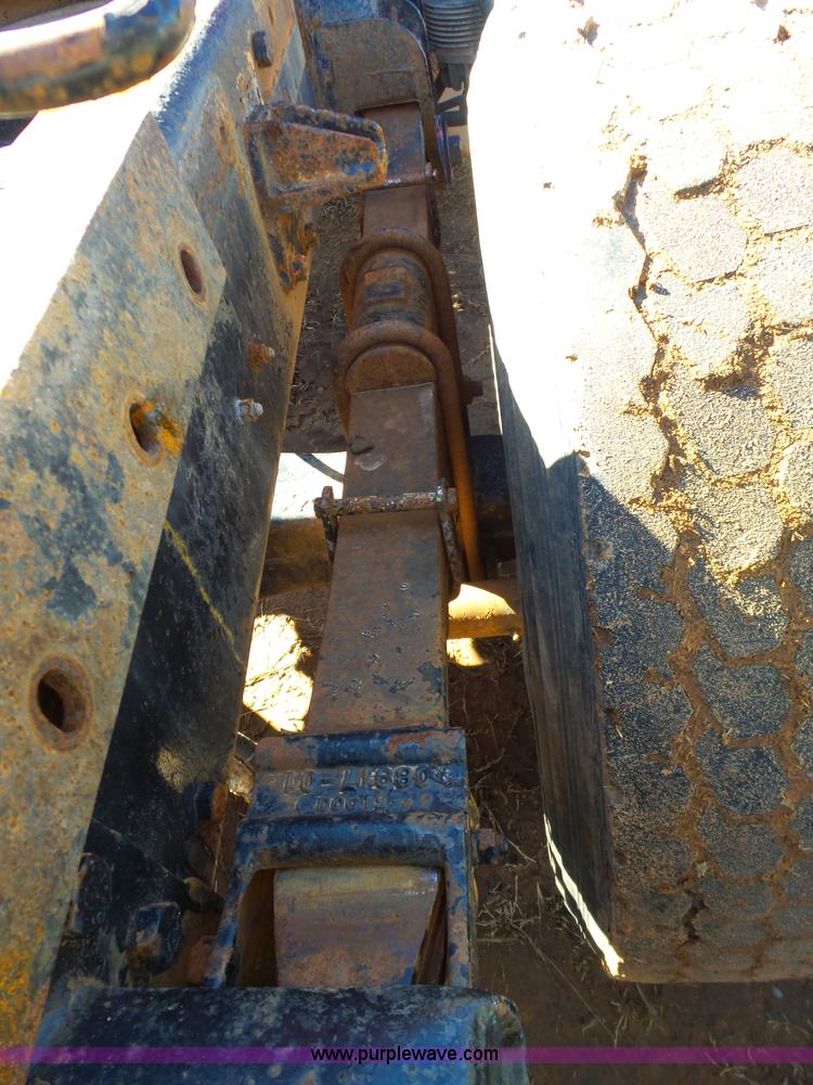 image for item K5775 1984 Peterbilt 359 semi truck