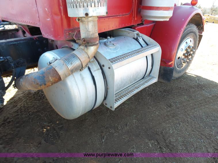 image for item K5775 1984 Peterbilt 359 semi truck