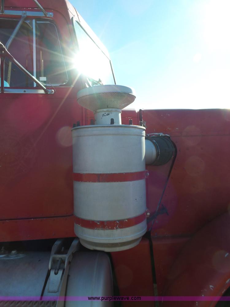 image for item K5775 1984 Peterbilt 359 semi truck