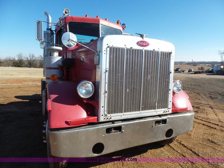 image for item K5775 1984 Peterbilt 359 semi truck