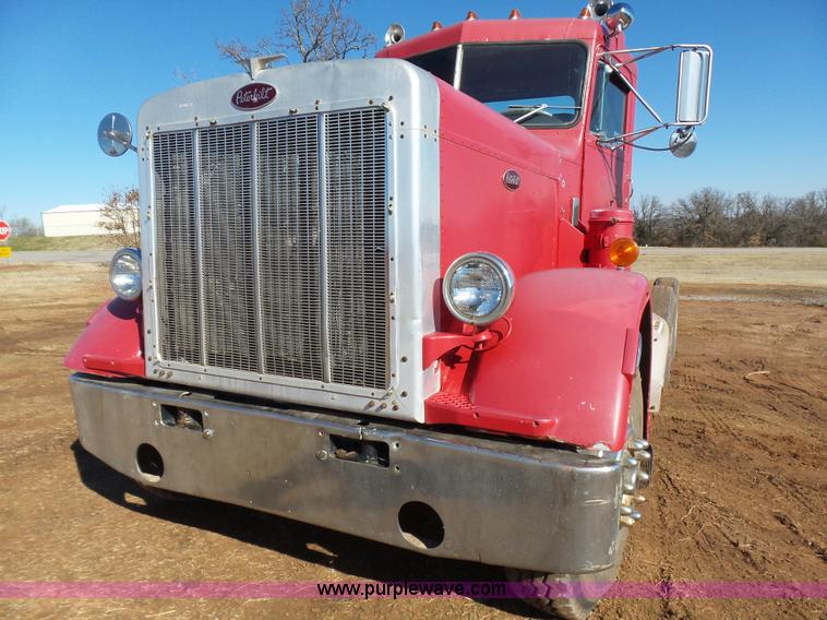 image for item K5775 1984 Peterbilt 359 semi truck