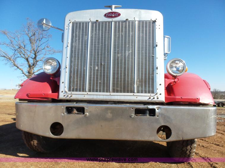 image for item K5775 1984 Peterbilt 359 semi truck