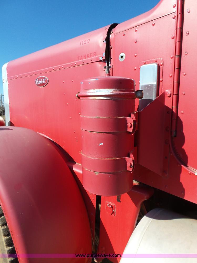 image for item K5775 1984 Peterbilt 359 semi truck