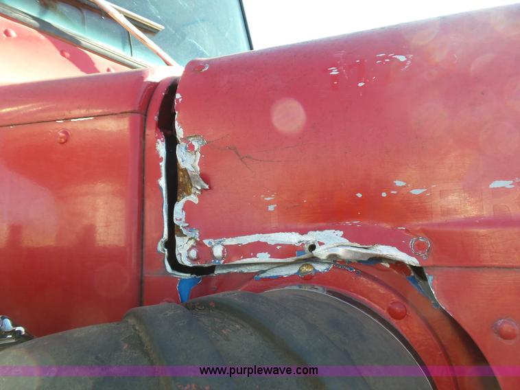 image for item K5775 1984 Peterbilt 359 semi truck