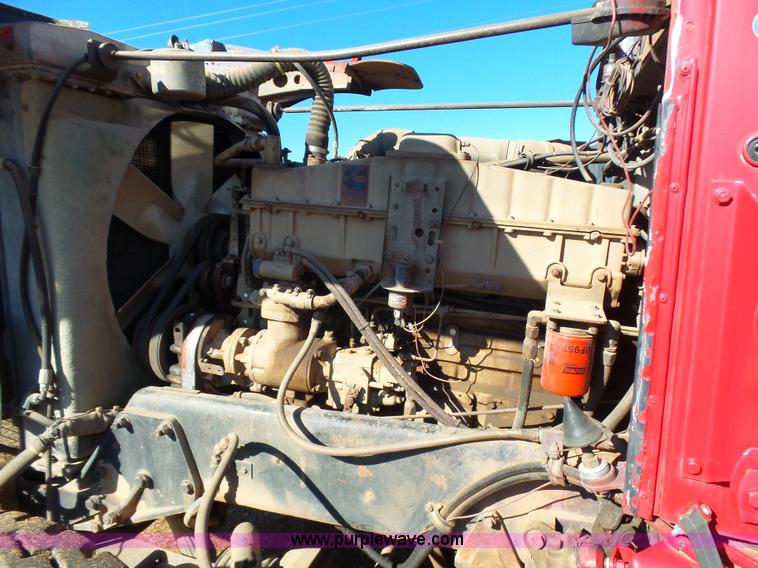 image for item K5775 1984 Peterbilt 359 semi truck