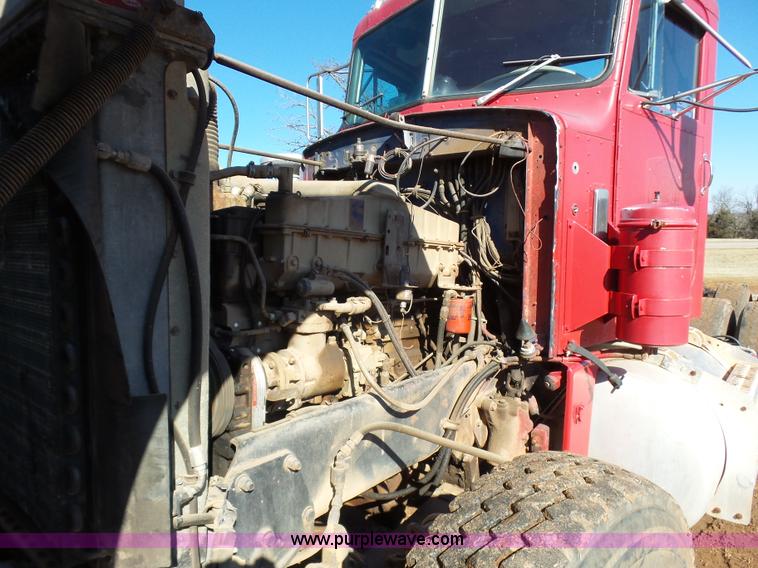 image for item K5775 1984 Peterbilt 359 semi truck