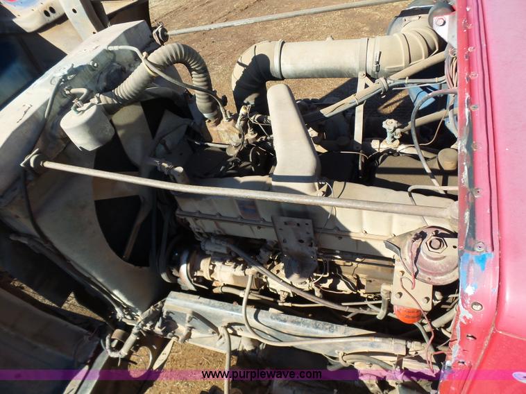 image for item K5775 1984 Peterbilt 359 semi truck