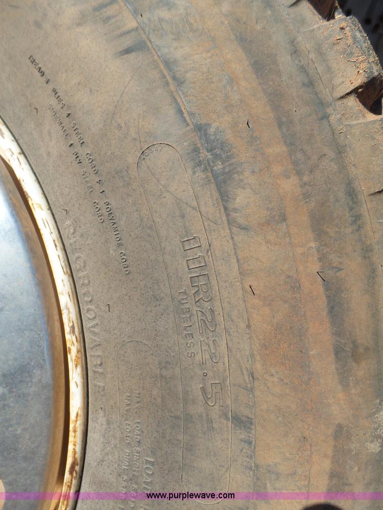 image for item K5775 1984 Peterbilt 359 semi truck