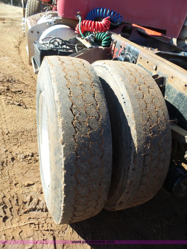 image for item K5775 1984 Peterbilt 359 semi truck