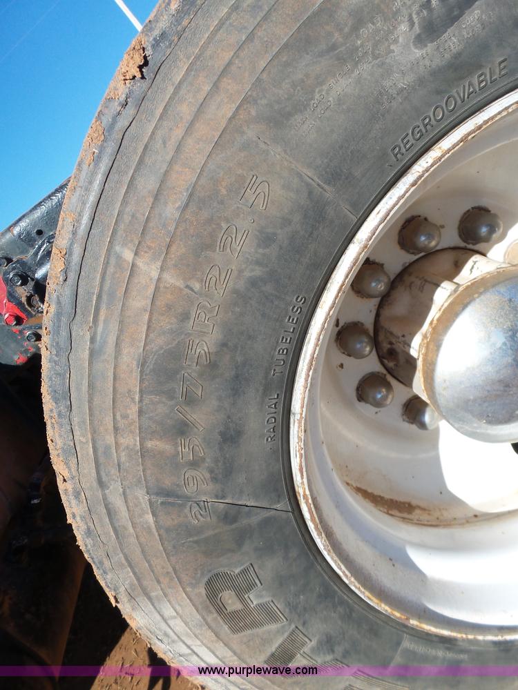 image for item K5775 1984 Peterbilt 359 semi truck