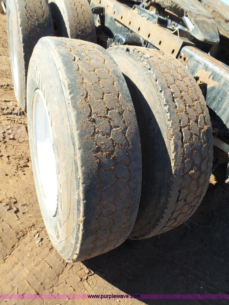 image for item K5775 1984 Peterbilt 359 semi truck