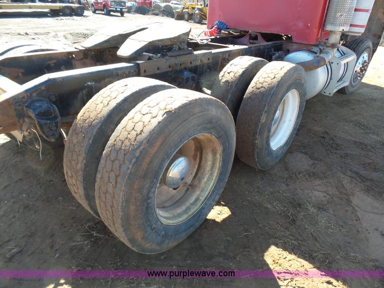 image for item K5775 1984 Peterbilt 359 semi truck