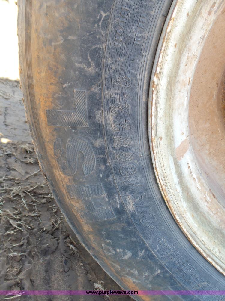 image for item K5775 1984 Peterbilt 359 semi truck