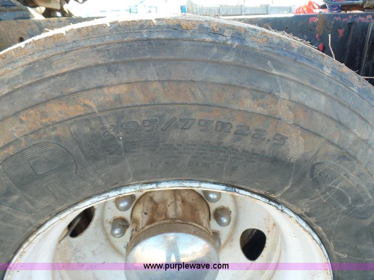 image for item K5775 1984 Peterbilt 359 semi truck