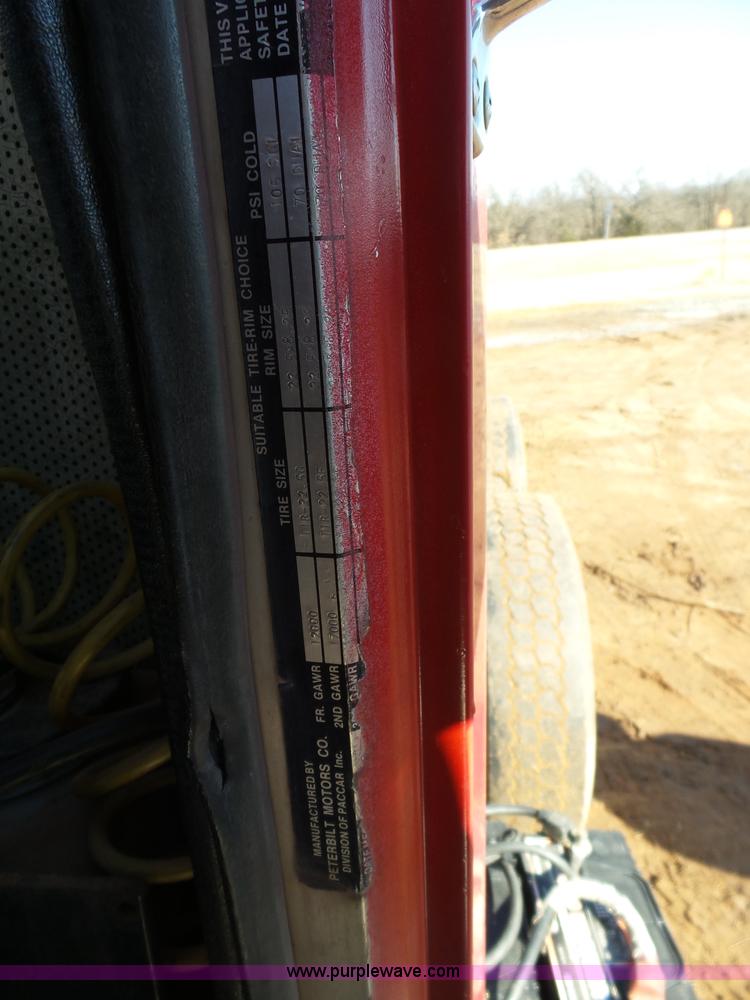 image for item K5775 1984 Peterbilt 359 semi truck