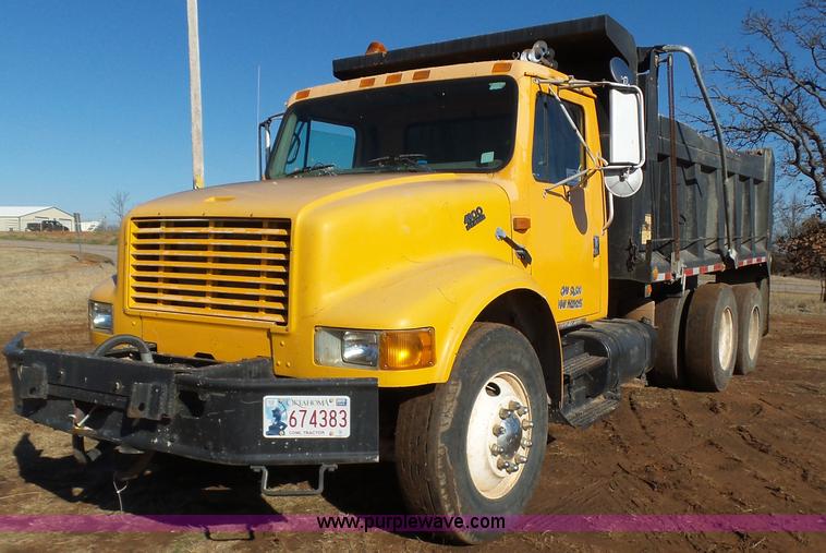 image for item K5776 2000 International F4900 dump truck