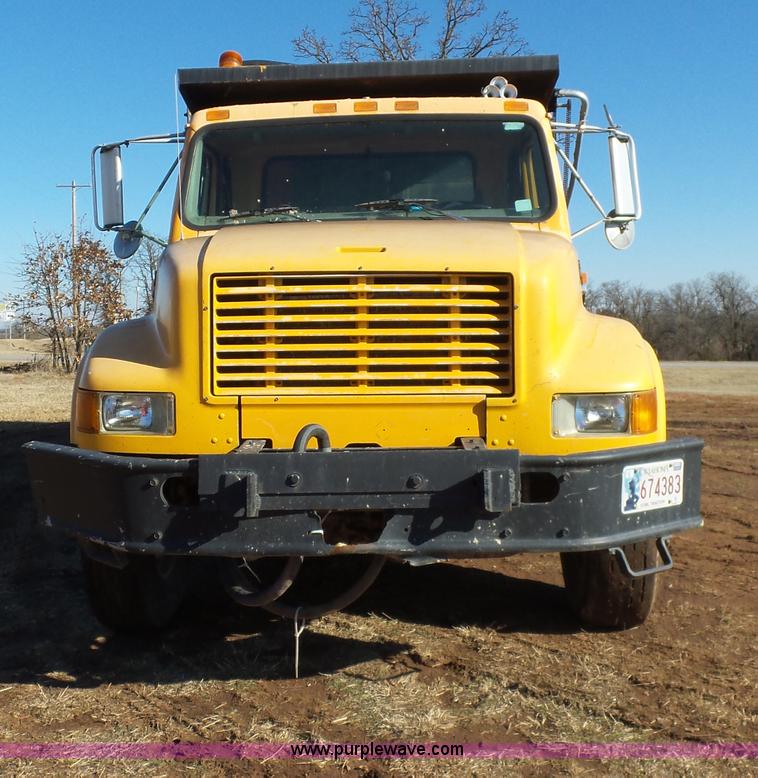 image for item K5776 2000 International F4900 dump truck