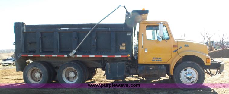 image for item K5776 2000 International F4900 dump truck