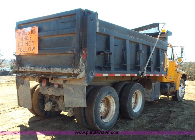 image for item K5776 2000 International F4900 dump truck