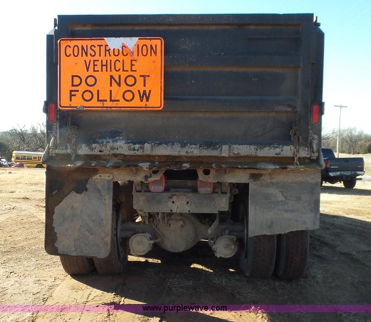 image for item K5776 2000 International F4900 dump truck