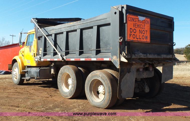 image for item K5776 2000 International F4900 dump truck