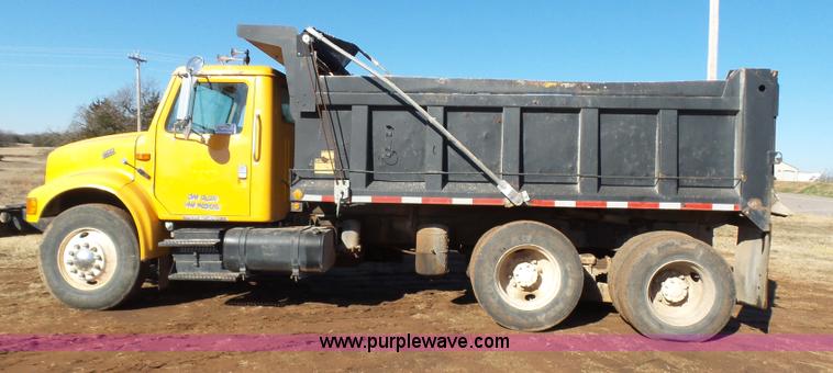 image for item K5776 2000 International F4900 dump truck