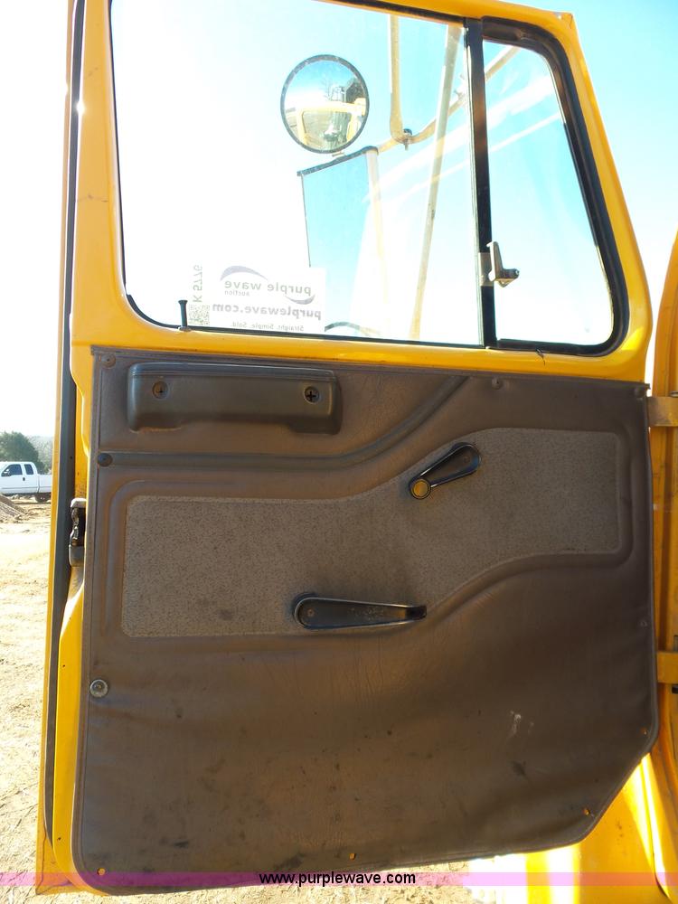 image for item K5776 2000 International F4900 dump truck