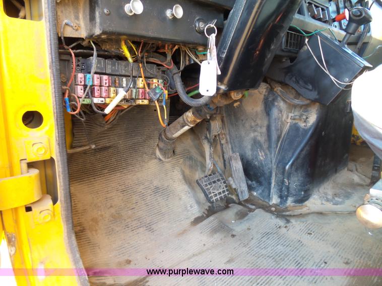 image for item K5776 2000 International F4900 dump truck