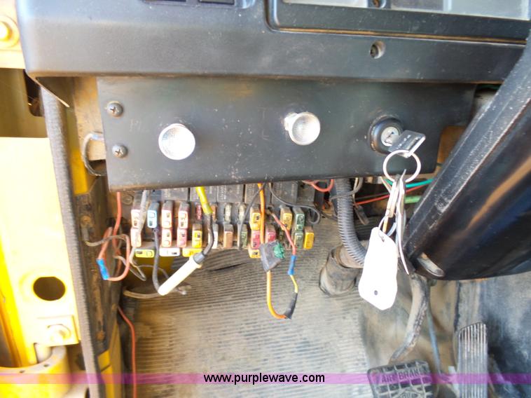 image for item K5776 2000 International F4900 dump truck