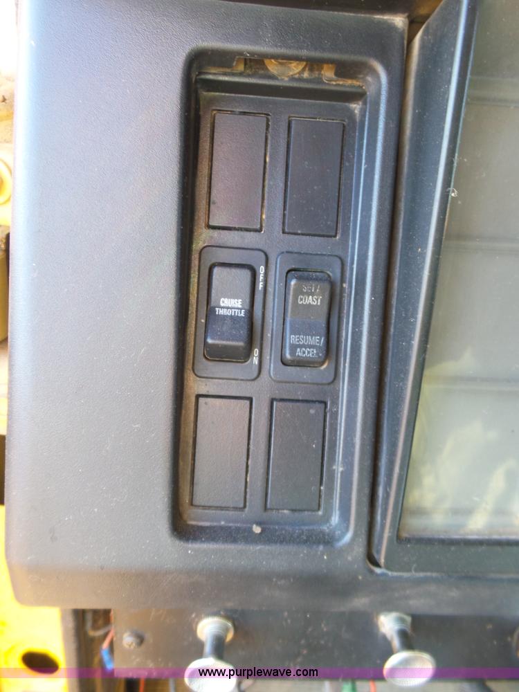 image for item K5776 2000 International F4900 dump truck