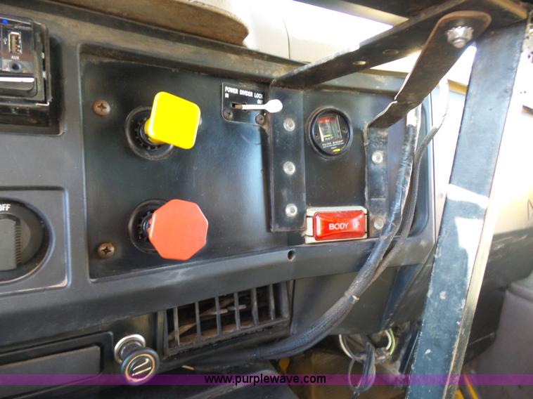 image for item K5776 2000 International F4900 dump truck