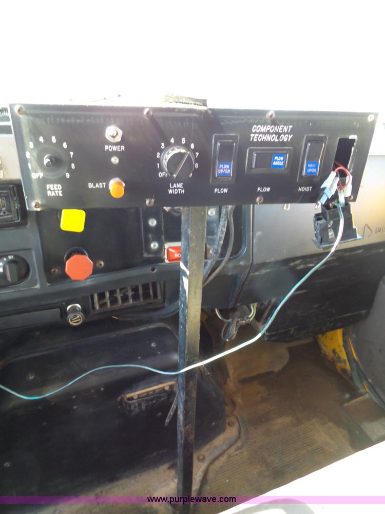 image for item K5776 2000 International F4900 dump truck