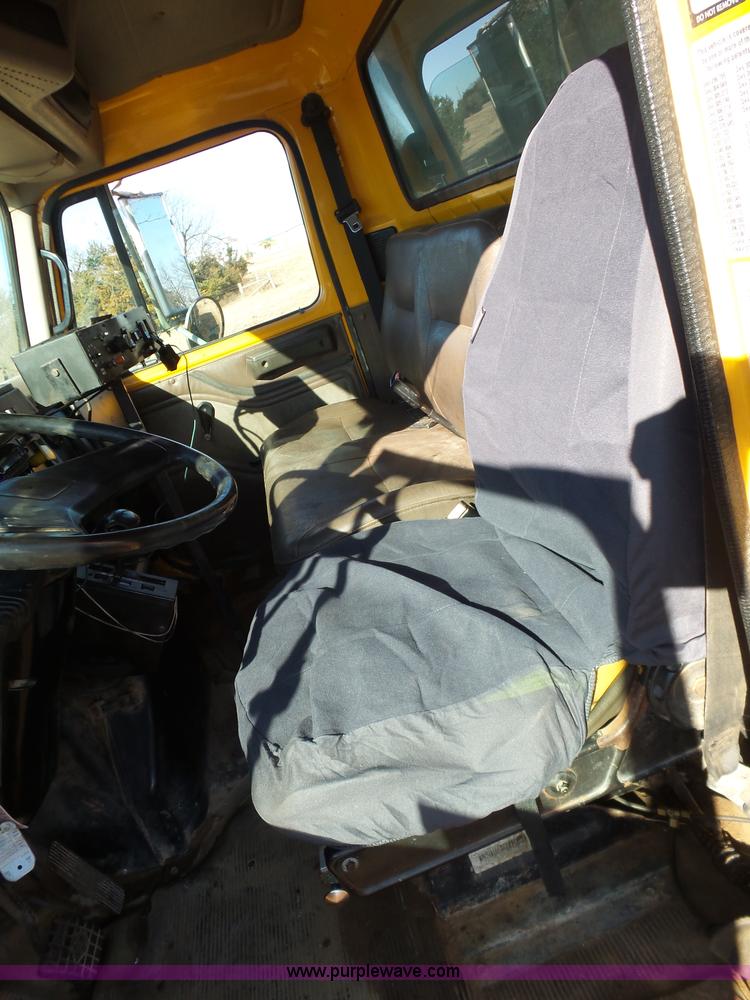 image for item K5776 2000 International F4900 dump truck