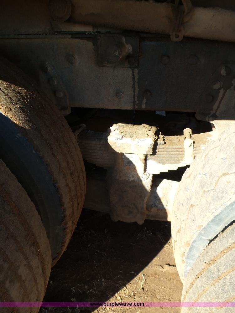 image for item K5776 2000 International F4900 dump truck