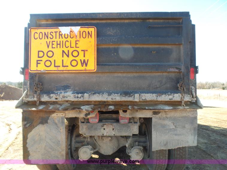 image for item K5776 2000 International F4900 dump truck